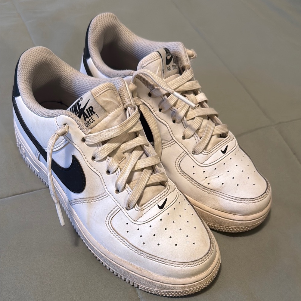 Nike Air Force 1 Kid’s White and Black Sneakers Size US 4 used